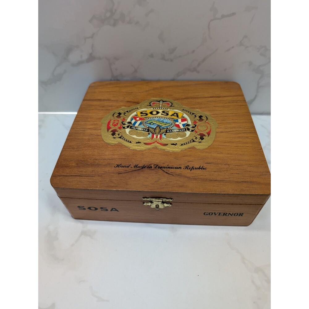 Sosa Governor Wood Cigar Box 25 Count Dominican Republic Fuente